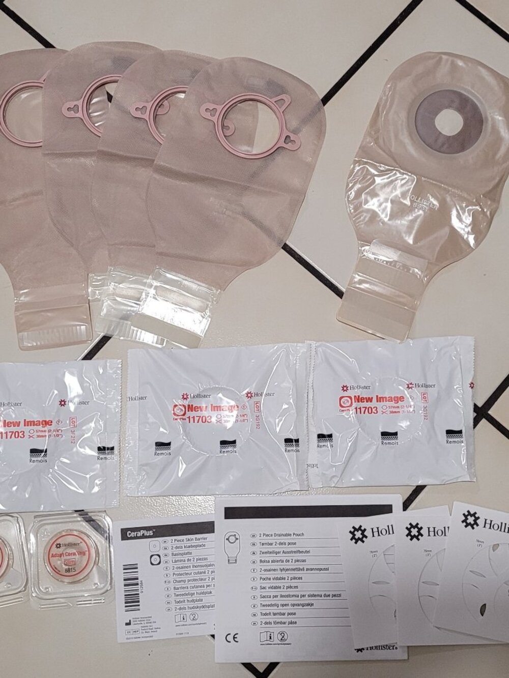 Hollister ostomy pouch, Transparent 18193 / 11703 Barrier with other parts.